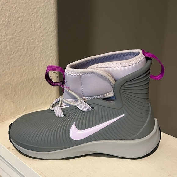 Nike Toddler Size 8C Binzie Boot Rain Boots Waterproof Grey/Violet BQ5382 003 - Picture 3 of 10